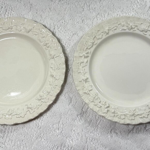 Wedgwood Shell Edge Dinner Plate – Set of 2, Embossed Vine & Leaf Border, Cream - Picture 1 of 4